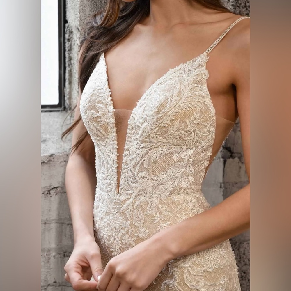 Martina Liana Wedding Dress with Train - Picture 4 of 12